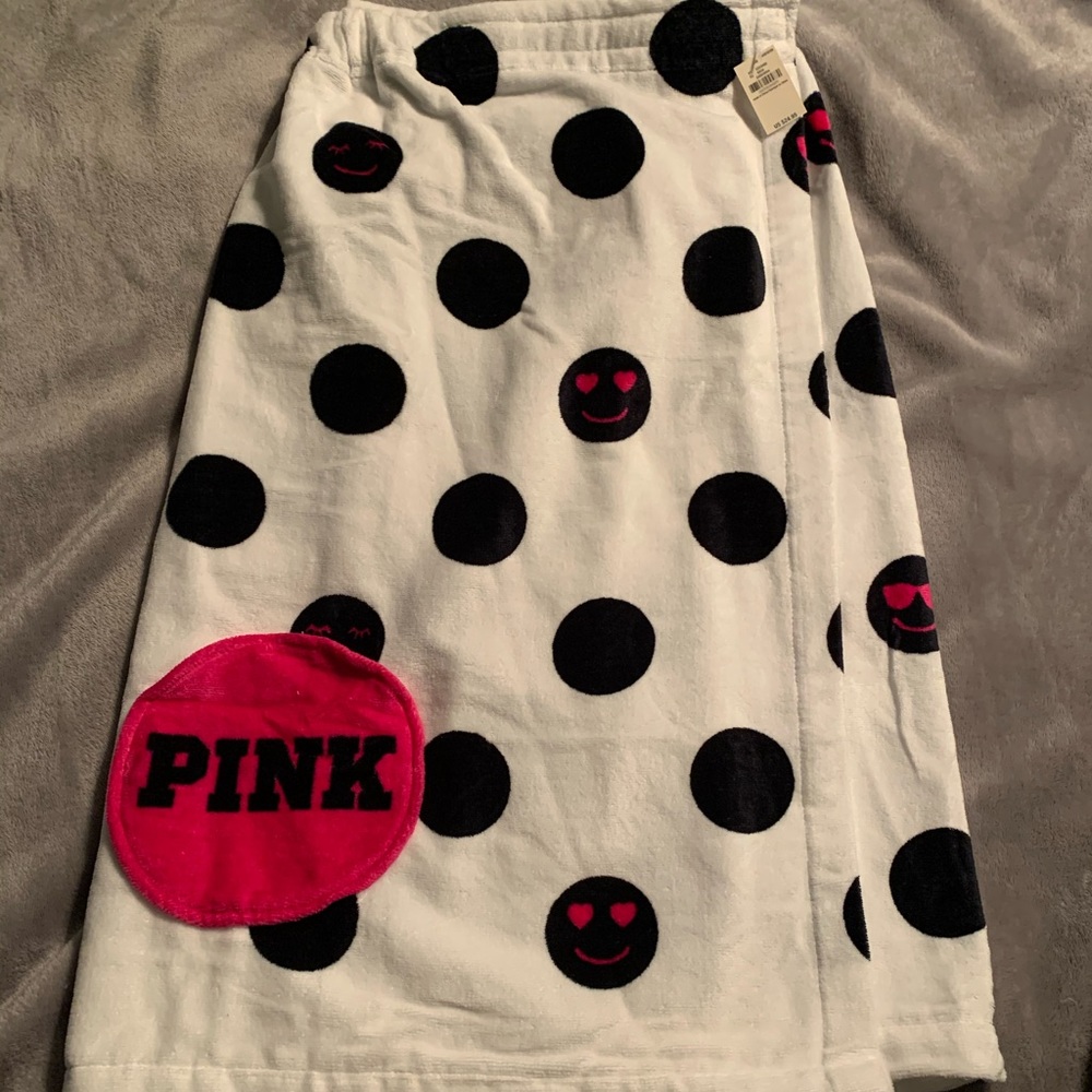 Victoria’s Secret PINK wearable towel NWT